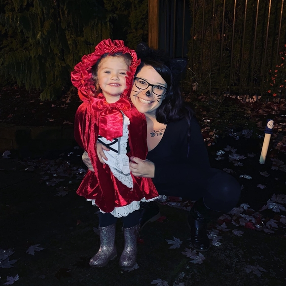 Meet your Posher, Courtney - Picture 1 of 1